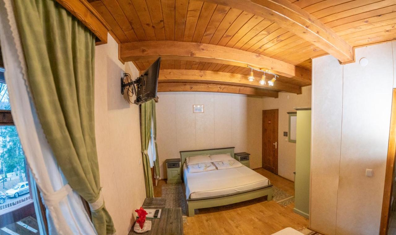 Pensiunea Vanatorul BaileTusnad Esterno foto